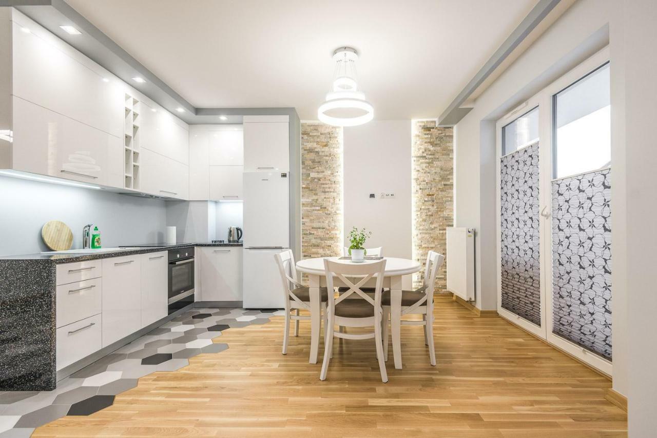 Apartament 48M W Centrum Grojca Grojec  Eksteriør billede