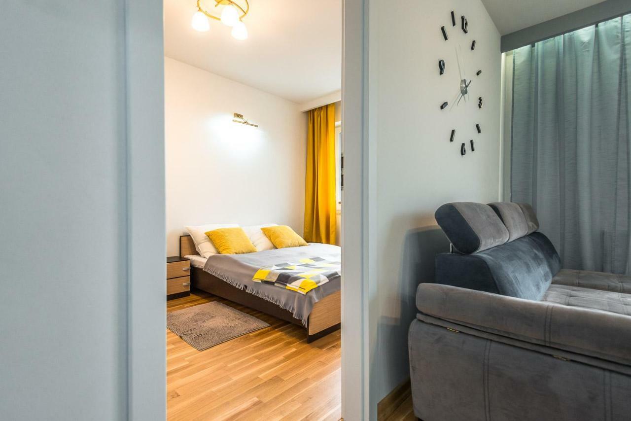 Apartament 48M W Centrum Grojca Grojec  Eksteriør billede
